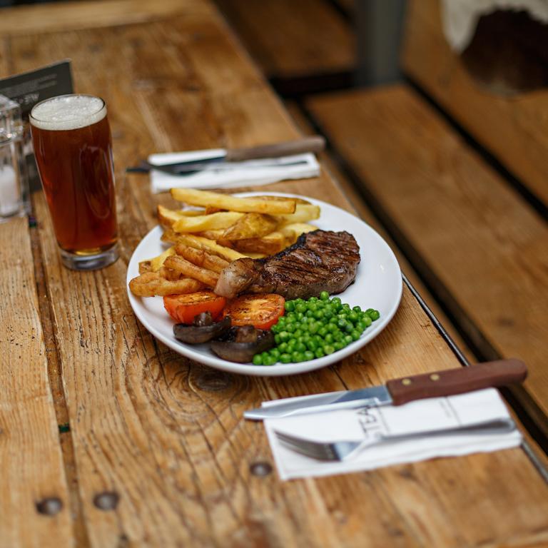 مبيت وإفطار Kings Head Holt المظهر الخارجي الصورة